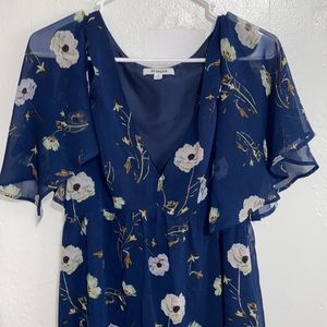 BB DAKOTA BKUE FLORAL COLD SHOULDER TUNIC SIZE SMALL